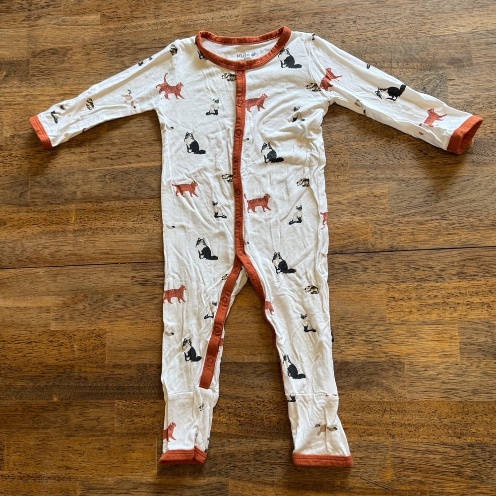 Kyte Baby Cats Button Up Romper Size 6-12 Months